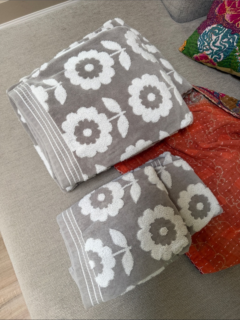 Floral Pattern Taupe & White Towels - Set of 2